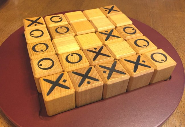 Quixo board game