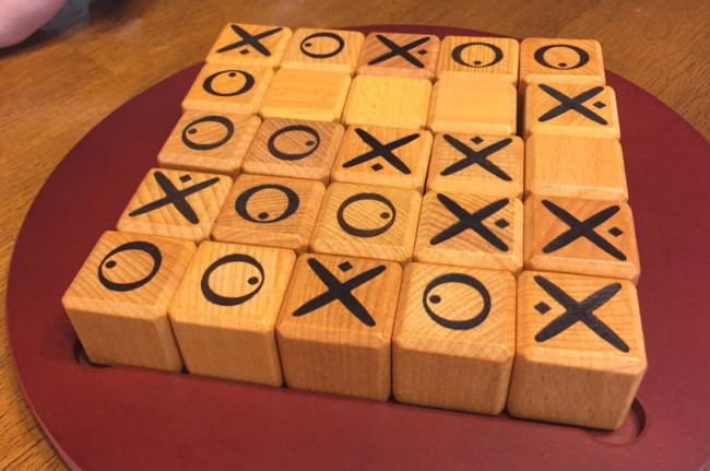 Quixo board game